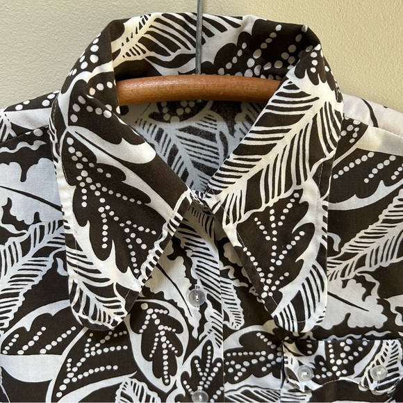 Vintage ~ Unbranded Round Collar Brown and Ecru Shirt - Picture 2 of 10